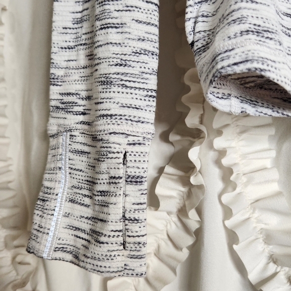 Lululemon Shirt Size 6 Gray Beat The Heat Long Sleeve Tiger Space Dye Open Back - Picture 6 of 7